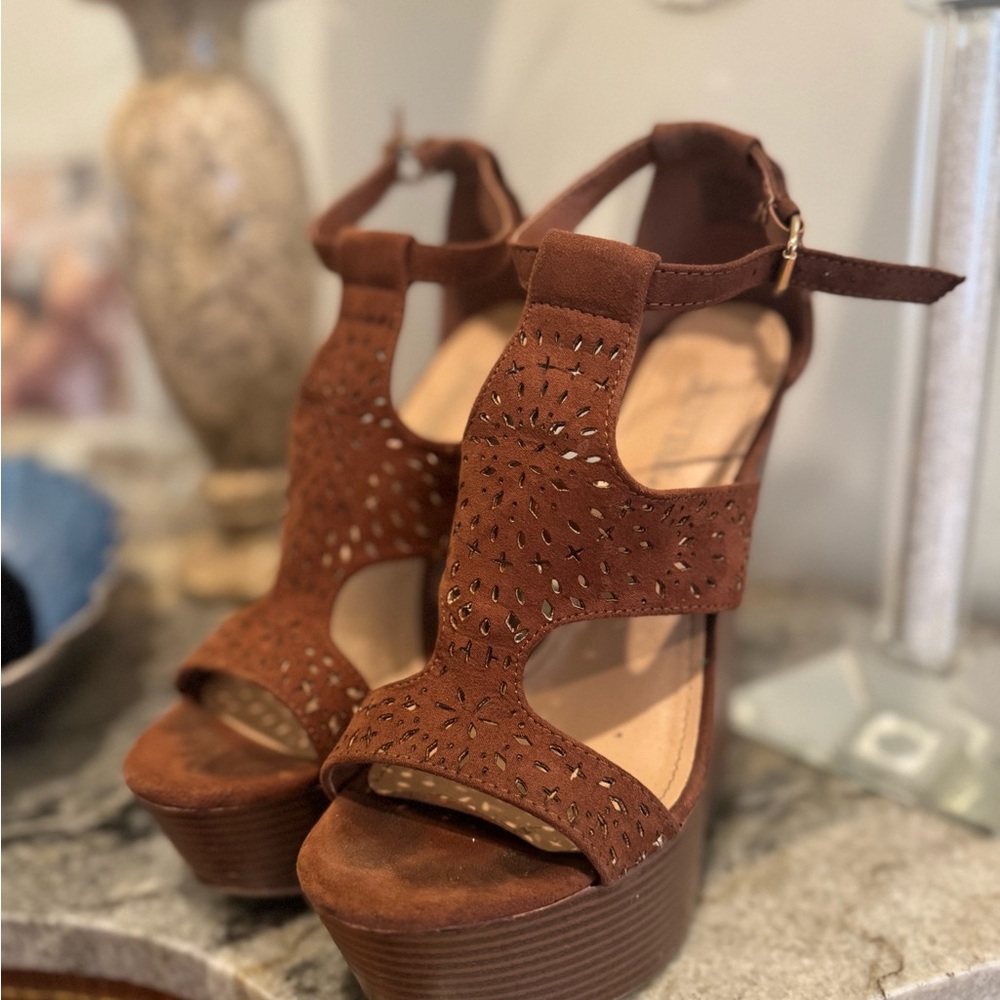 JustFab Brown Cutout Platform Sandals